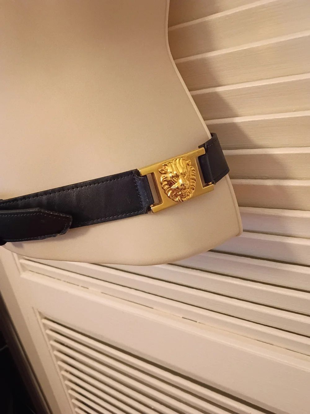 Black Leather Women's Belt with Gold Lion Buckle - Picture 5 of 8